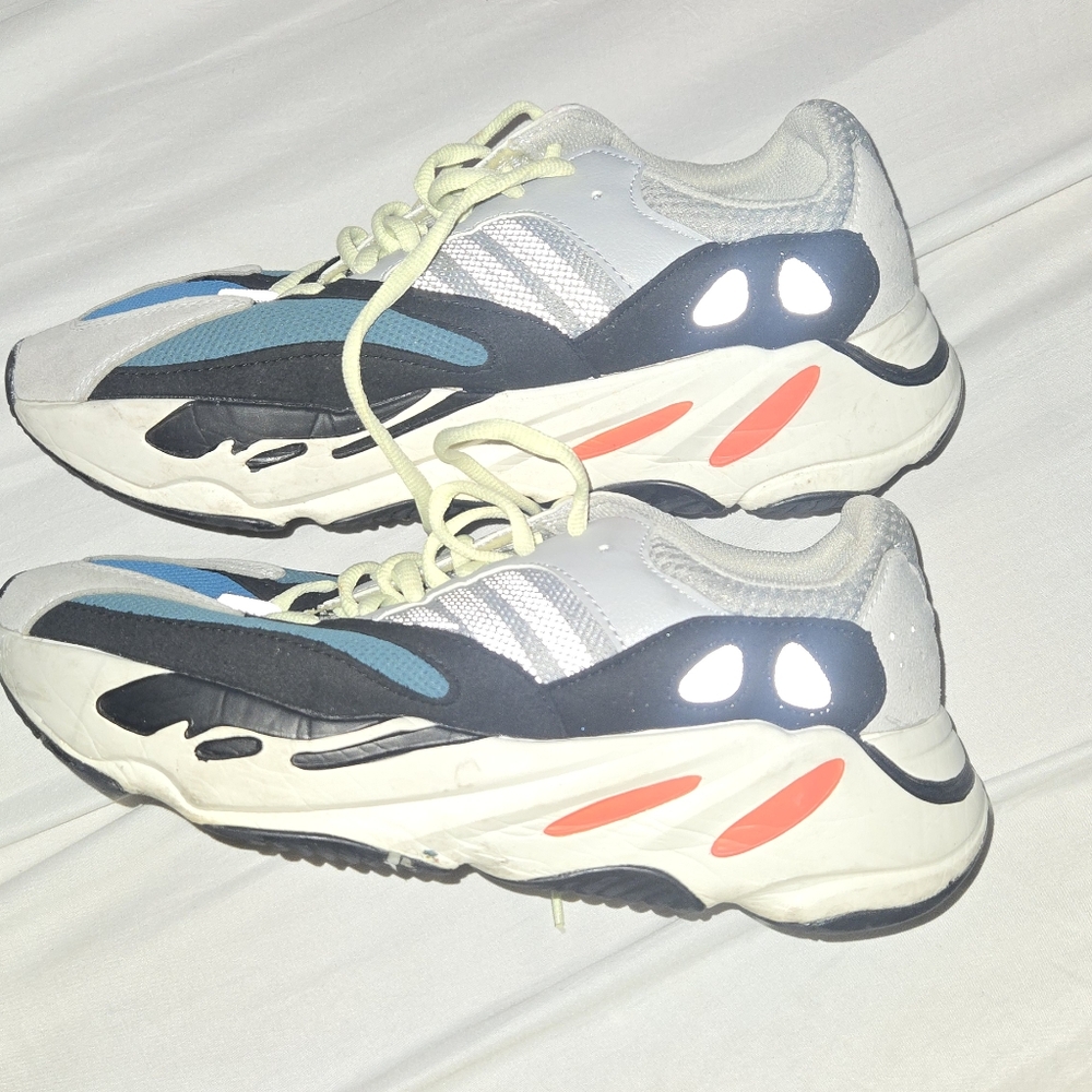 Mens Yeezy Waverunner 9.5 Stylish Multicolor Sneakers
